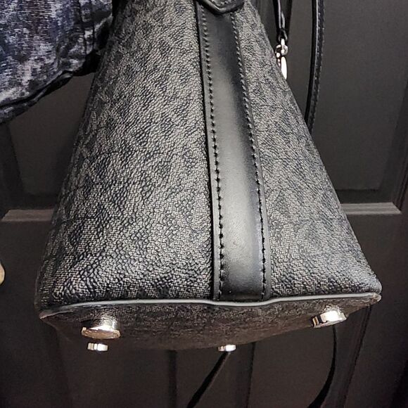 Michael Kors Kimberly Bucket Crossbody Bag - Picture 15 of 16